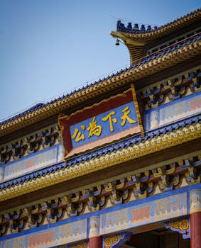 指尖上的便捷生活悄然升级；电商新风吹遍城乡大地；全球朋友圈越扩越大。