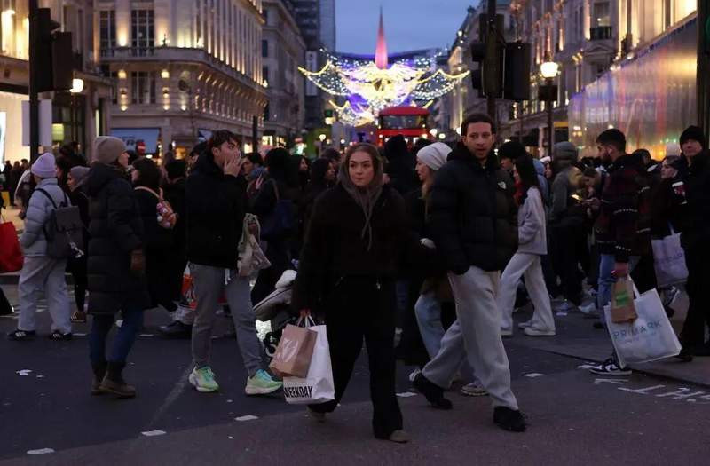 英镑兑美元汇率波动加剧；中东局势升级推升油价，英国消费信心持续低迷。