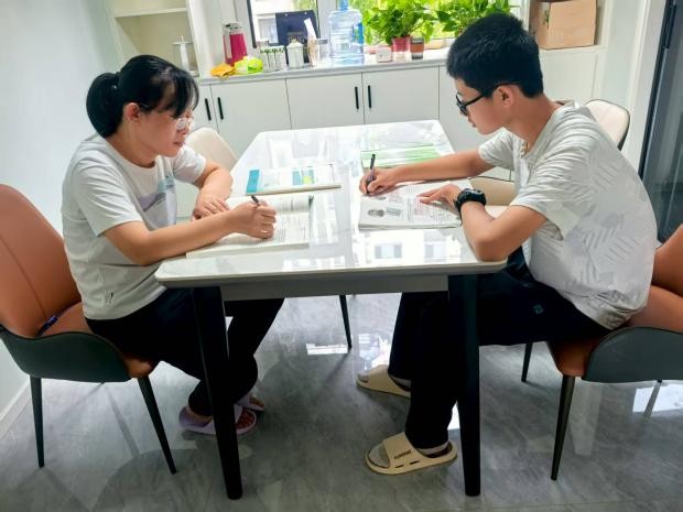 「教师×警察」家庭教育组合拳:用职业基因破解青春期沟通难题 教育招生