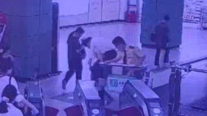  【服务案例深度解析】地铁站务员背送乘客：关键时刻的专业应对与机制保障 新闻 【服务案例深度解析】地铁站务员背送乘客：关键时刻的专业应对与机制保障 新闻 【服务案例深度解析】地铁站务员背送乘客：关键时刻的专业应对与机制保障 新闻 【服务案例深度解析】地铁站务员背送乘客：关键时刻的专业应对与机制保障 新闻 【服务案例深度解析】地铁站务员背送乘客：关键时刻的专业应对与机制保障 新闻 【服务案例深度解析】地铁站务员背送乘客：关键时刻的专业应对与机制保障 新闻 【服务案例深度解析】地铁站务员背送乘客：关键时刻的专业应对与机制保障 新闻